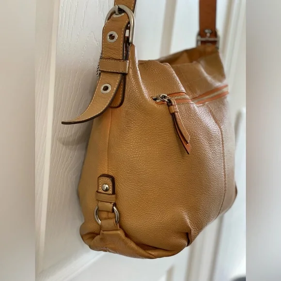 Vintage COACH Pebble F15064 in excellent condition 15 by 11 inch clean interior - Picture 3 of 10